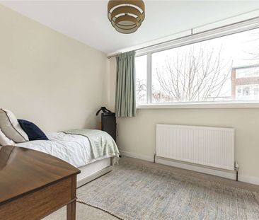 A delightful two bedroom house with a private garden. - Photo 6