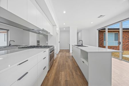 Spacious High End Family Home - Photo 3