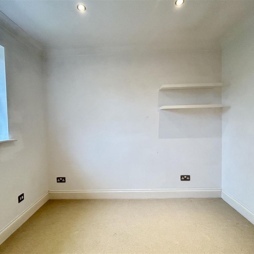 2 Bedroom Flat - Purpose Built To Let - Photo 1