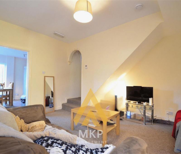 4 bedroom end of terrace house to rent - Photo 1