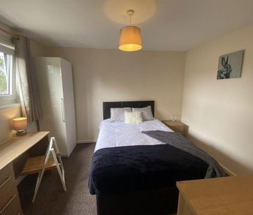 1 bedroom in a house share to rent - Photo 2