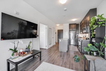 For Lease - 3265 Carding Mill Trail Unit# 218, Oakville, Ontario - Photo 5