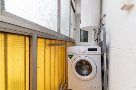 Exterior room on Calle Paseo de Moreras - Photo 2