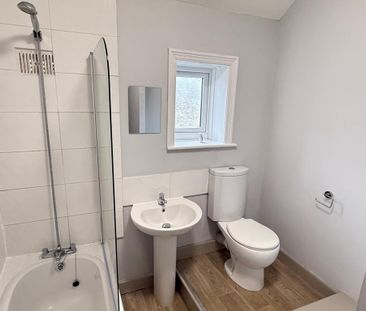 2 bedroom end of terrace house to rent - Photo 1