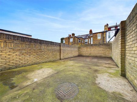 2 bedroom terraced house to rent - Photo 5