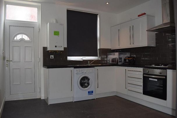 6 bedroom terraced house to rent - Photo 1