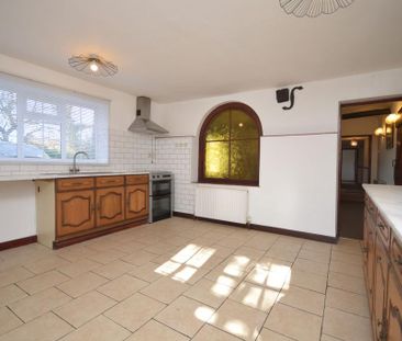 2 bedroom semi-detached bungalow to rent - Photo 6