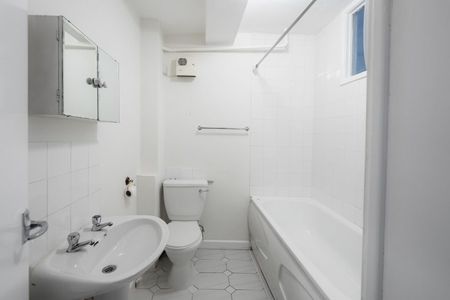1 Bed Flat - Photo 3