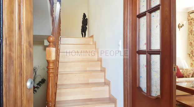 Chalet con piscina en el pueblo y a distancia a pie de la playa - Photo 1