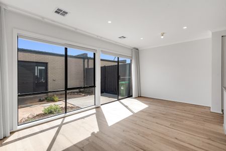 17 Butterfields Walk, Officer VIC 3809 - House For Rent | Domain - Photo 2