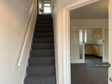 2 bedroom terraced house to rent - Photo 5