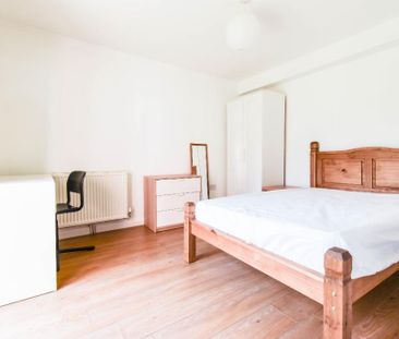 1 bedroom in a house share to rent - Photo 2