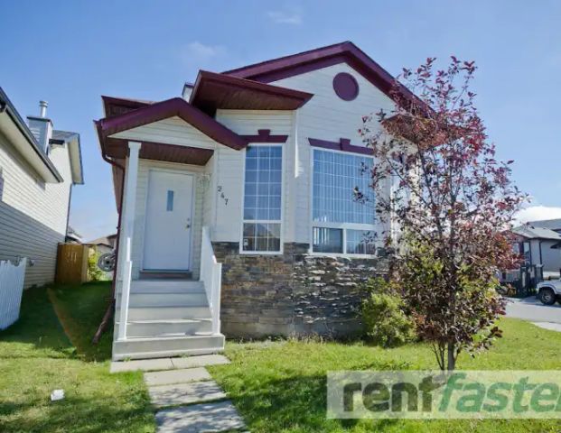 House for rent | 247 Martinvalley Cres., Calgary - Photo 1