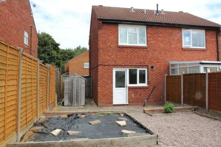 2 bedroom semi-detached house to rent - Photo 5