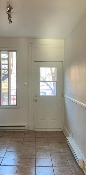 1 CC fermée + Den · 858 pi² · 7min métro Frontenac — 1300$ (1BR) - Photo 1