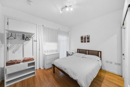 2 Bed Flat, Crampton Street, SE17 - Photo 3