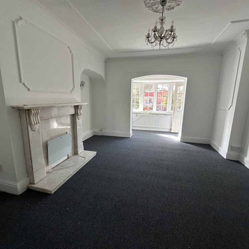 Manor Road, Doncaster, Askern - Photo 1