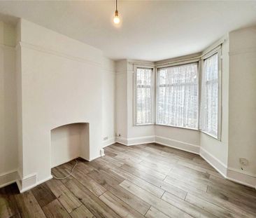 4 bedroom end of terrace house to rent - Photo 2