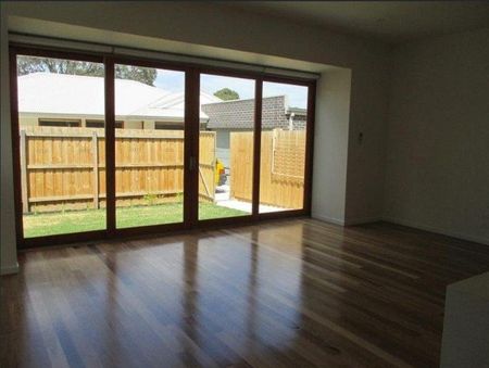 2/54 Dundas Street, Thornbury VIC 3071 - Photo 5