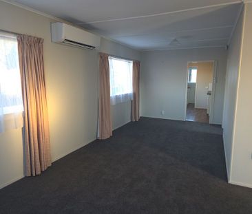 Fully fenced 3 bedroom family home in pukekohe - Photo 2