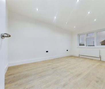 4 bedroom semi-detached house to rent - Photo 4