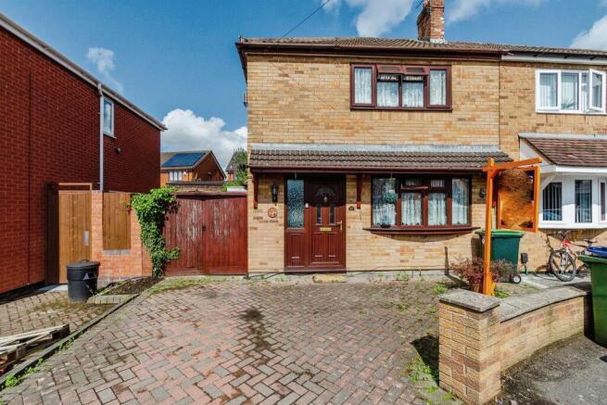 2 bedroom end of terrace house to rent - Photo 1