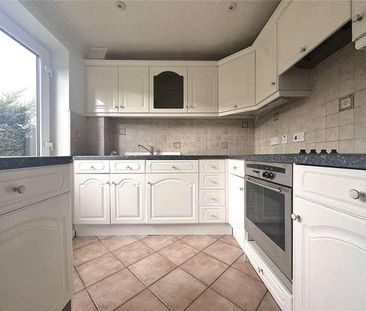 Southern Way, Farnham, Surrey, GU9 - Photo 1