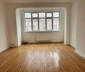 4 bedroom semi-detached house to rent - Photo 2