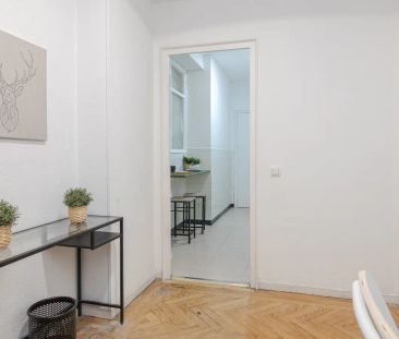 Room in a shared 6-bedroom apartment for rent in Arapiles. - Photo 5