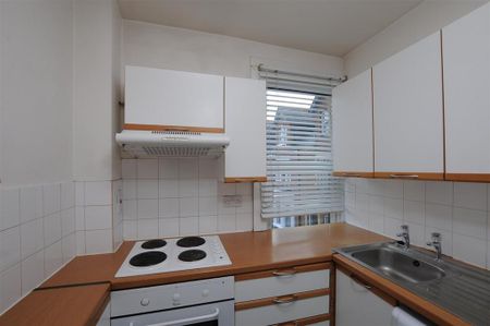 4 bedroom flat to rent - Photo 4