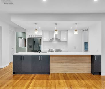 A Luxurious Family Haven You'll Love Coming Home To! - Photo 4