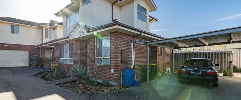 2 BEDROOM, 2 BATHROOM MODERN TOWNHOUSE - Photo 1