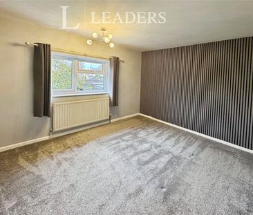 3 bedroom house to rent Bay View Crescent, Little Oakley, CO12 - Photo 3