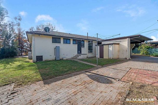 Spacious 4-Bedroom Family Home in a Quiet Location - Photo 1