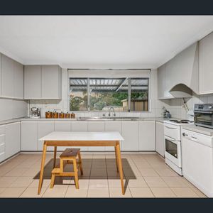 Simple 2 Bedroom studio close to Fremantle amenities - Photo 2