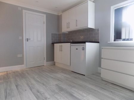 Studio to rent - Photo 4