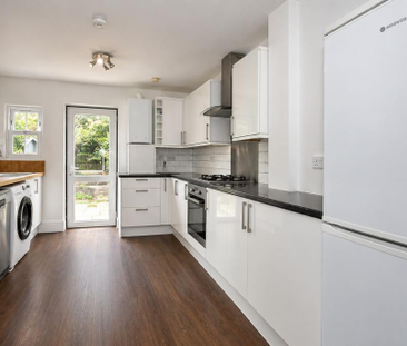 2 bedroom ground floor flat to rent - Photo 2