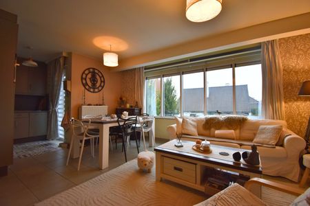 Energiezuinig appartement met 1 slaapkamer, terras, staanplaats en kelder te Sint-Pieters-Leeuw - Foto 2