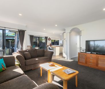 Spacious And Central - Papamoa - Photo 1