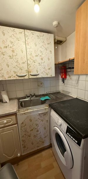 Studio Flat, High Road, IG1 - Photo 1