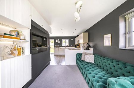 4 bedroom detached house to rent - Photo 2