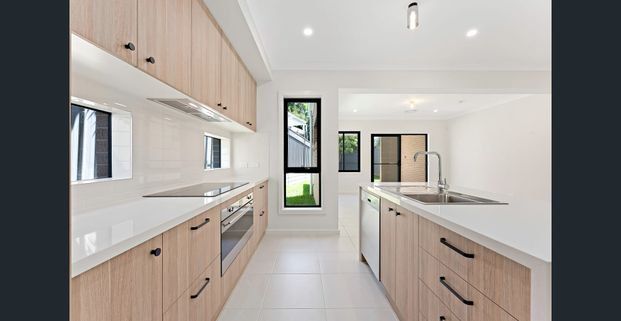 Brand New Luxury Duplex – Walk to Metro - Photo 1