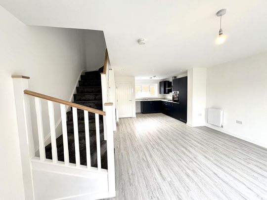 3 bedroom semi-detached house to rent - Photo 1