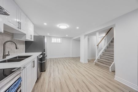 For Lease - 225 Essex- Entire House Avenue, Richmond Hill, Ontario - Photo 4