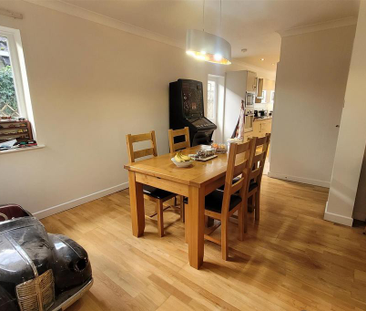 4 bedroom chalet to rent - Photo 4