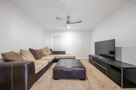 Stylish 4-Bedroom Home in Burpengary East! - Photo 2