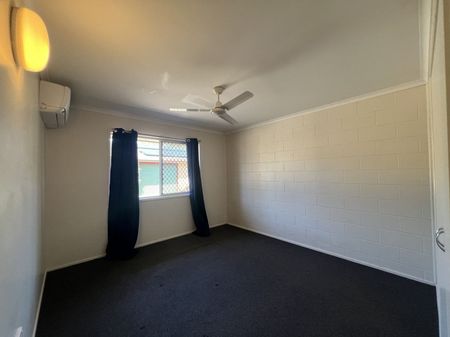 Low maintenance 2 bedroom unit is ideal North Mackay location! - Photo 2