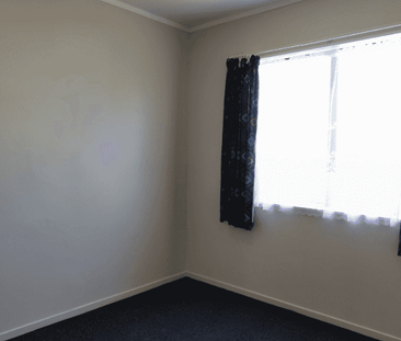 3 Bedroom Family Home in Clendon Park For Rent - Photo 1