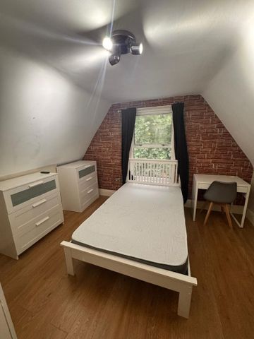 1 bedroom in a house share to rent - Photo 2