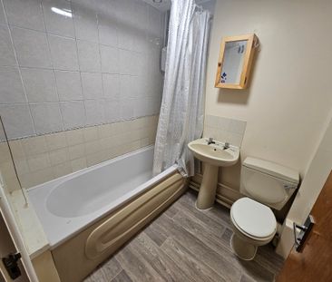 Dumbarton House, Bryn Y Mor Crescent, Swansea, SA1 4QX - Photo 6